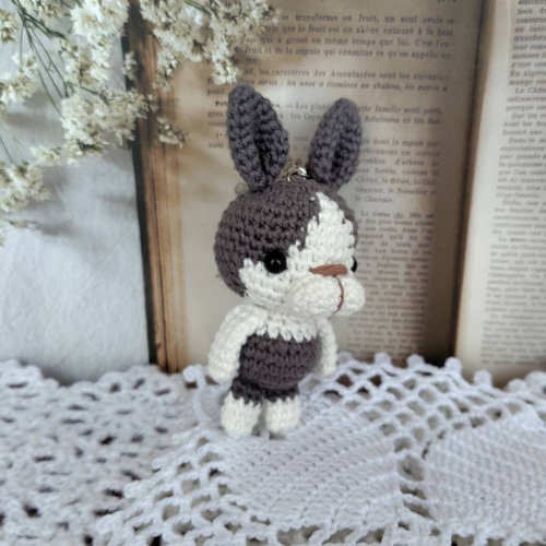 パンダうさぎさん(濃いグレー)＊あみぐるみキーホルダー あみぐるみ