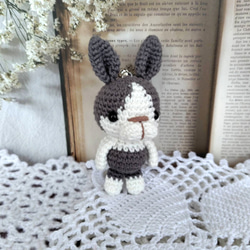 パンダうさぎさん(濃いグレー)＊あみぐるみキーホルダー あみぐるみ