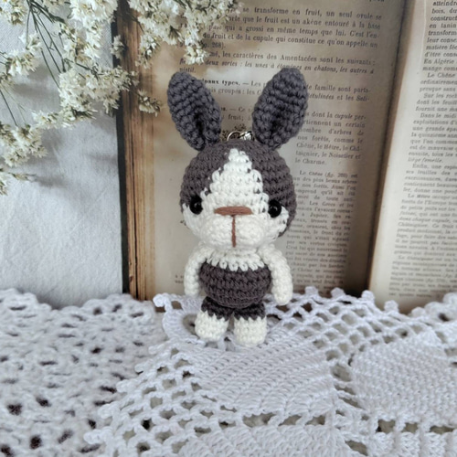 パンダうさぎさん(濃いグレー)＊あみぐるみキーホルダー あみぐるみ