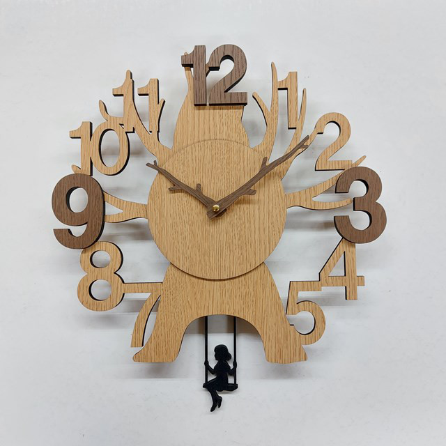 森の時計　木の枝から広がる数字とブランコの女の子が揺れる振り子掛け時計