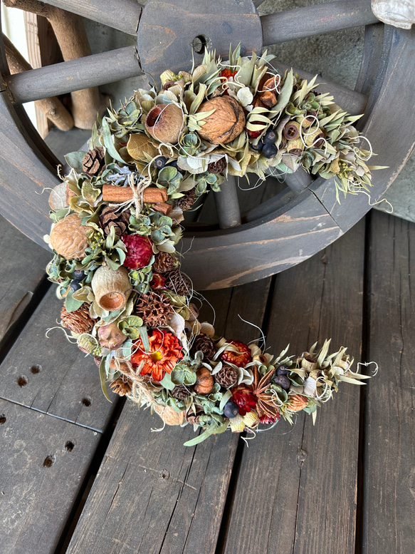 秋の実りの三日月リース★ドライフラワーリース★ハロウィンリース 4枚目の画像