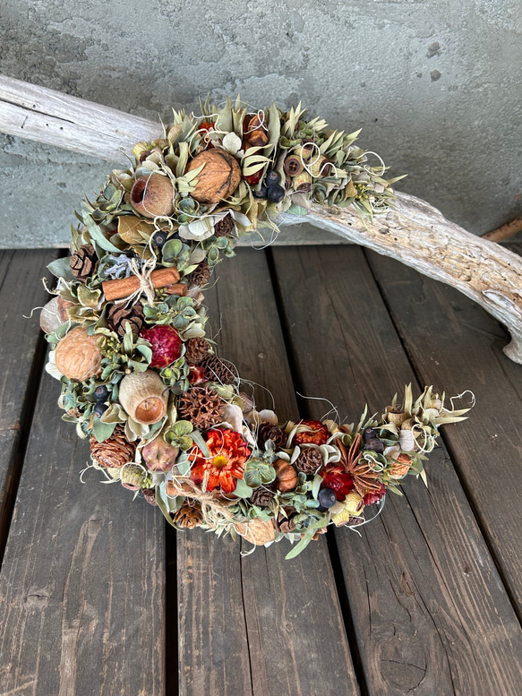 秋の実りの三日月リース★ドライフラワーリース★ハロウィンリース 2枚目の画像