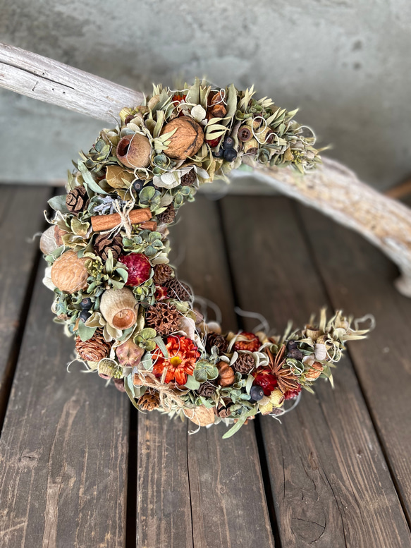 秋の実りの三日月リース★ドライフラワーリース★ハロウィンリース 5枚目の画像