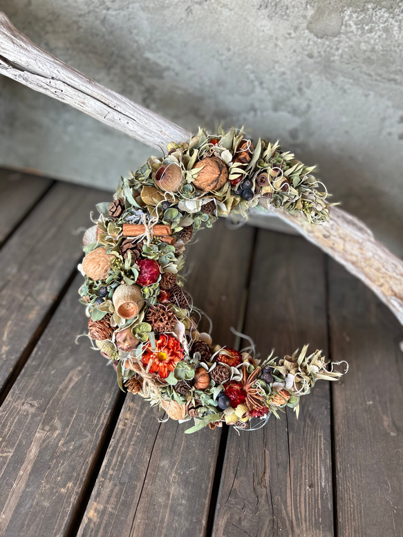 秋の実りの三日月リース★ドライフラワーリース★ハロウィンリース 3枚目の画像
