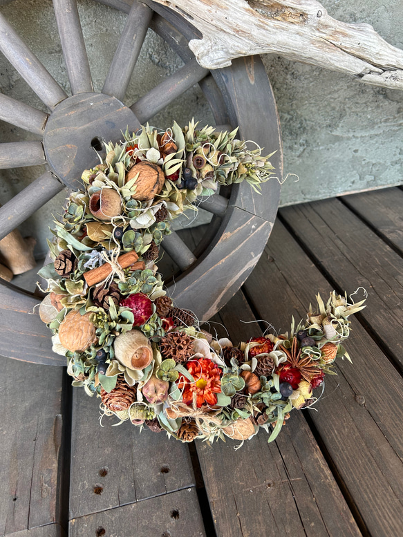 秋の実りの三日月リース★ドライフラワーリース★ハロウィンリース 6枚目の画像