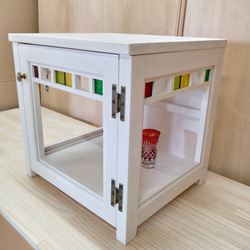 両開きキャビネット 小さいステンドグラス入り 食器棚 飾り棚 高さ80cm