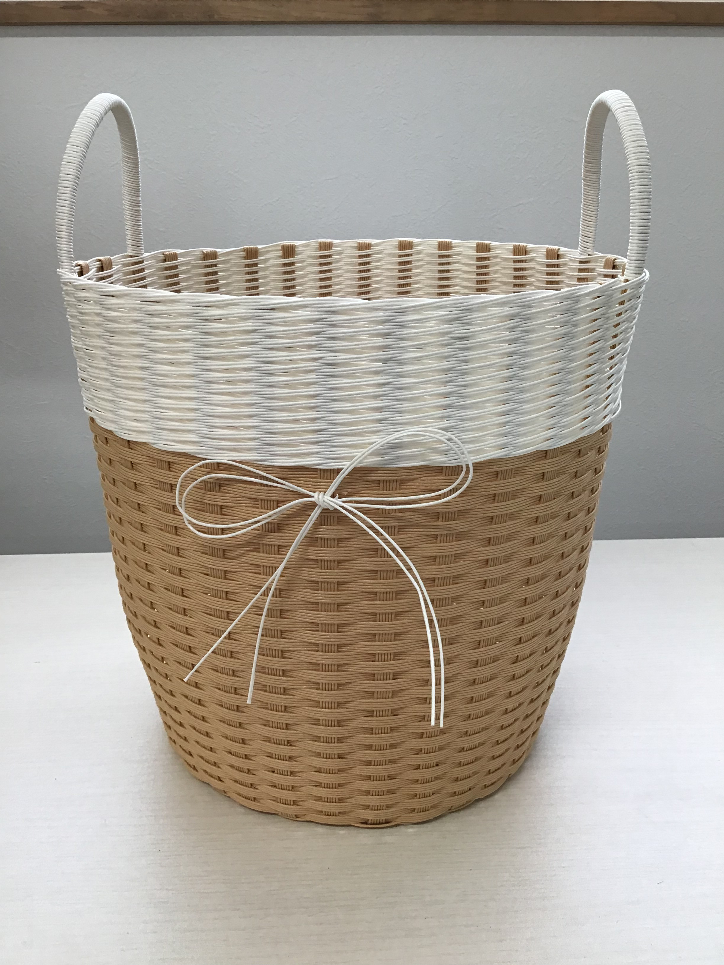 収納かご　薄茶×白