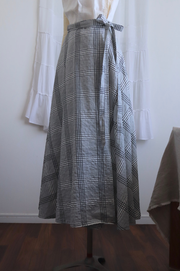 リネン・チェック柄ロング巻きスカート 2枚目の画像
