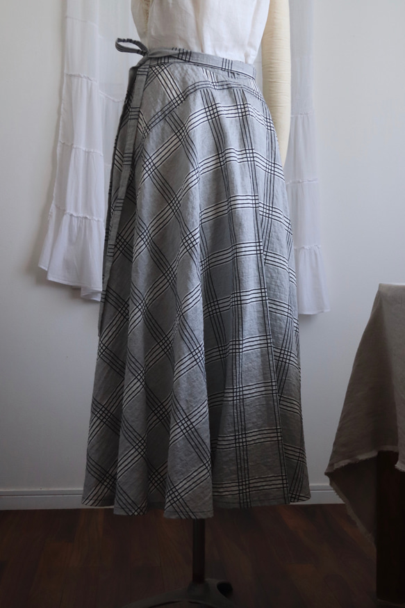 リネン・チェック柄ロング巻きスカート 3枚目の画像