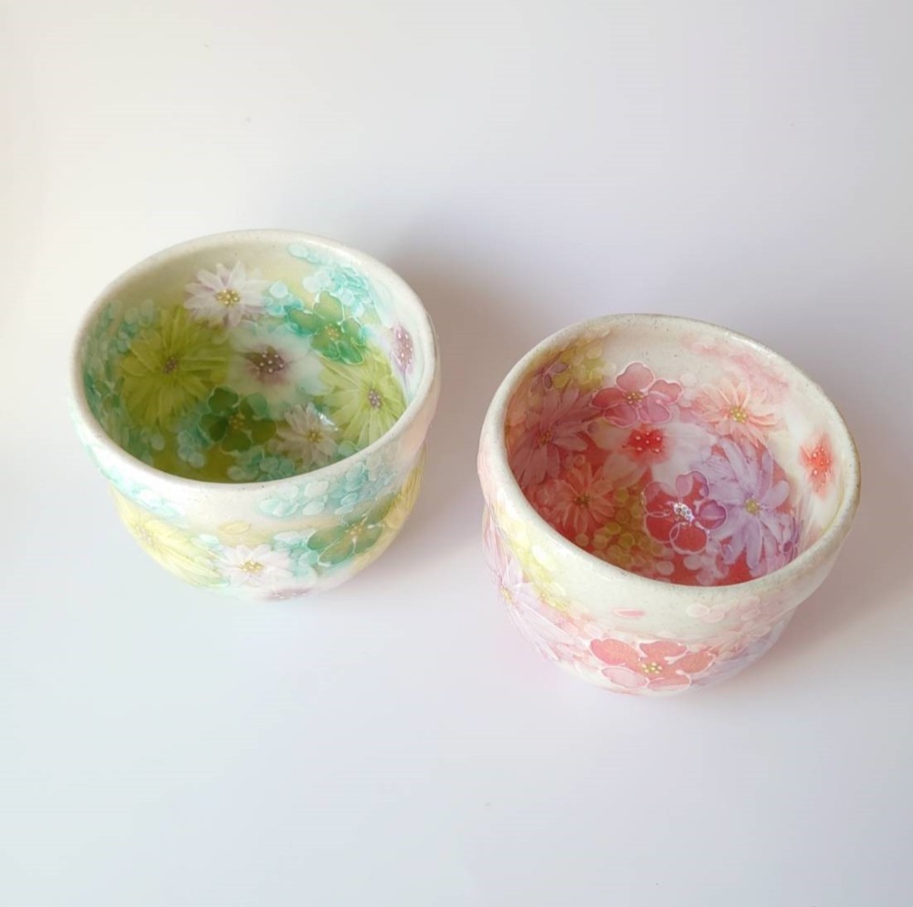 工房ゆずりは　ふくふく碗　紅彩雅花と彩小花紋ペアセット