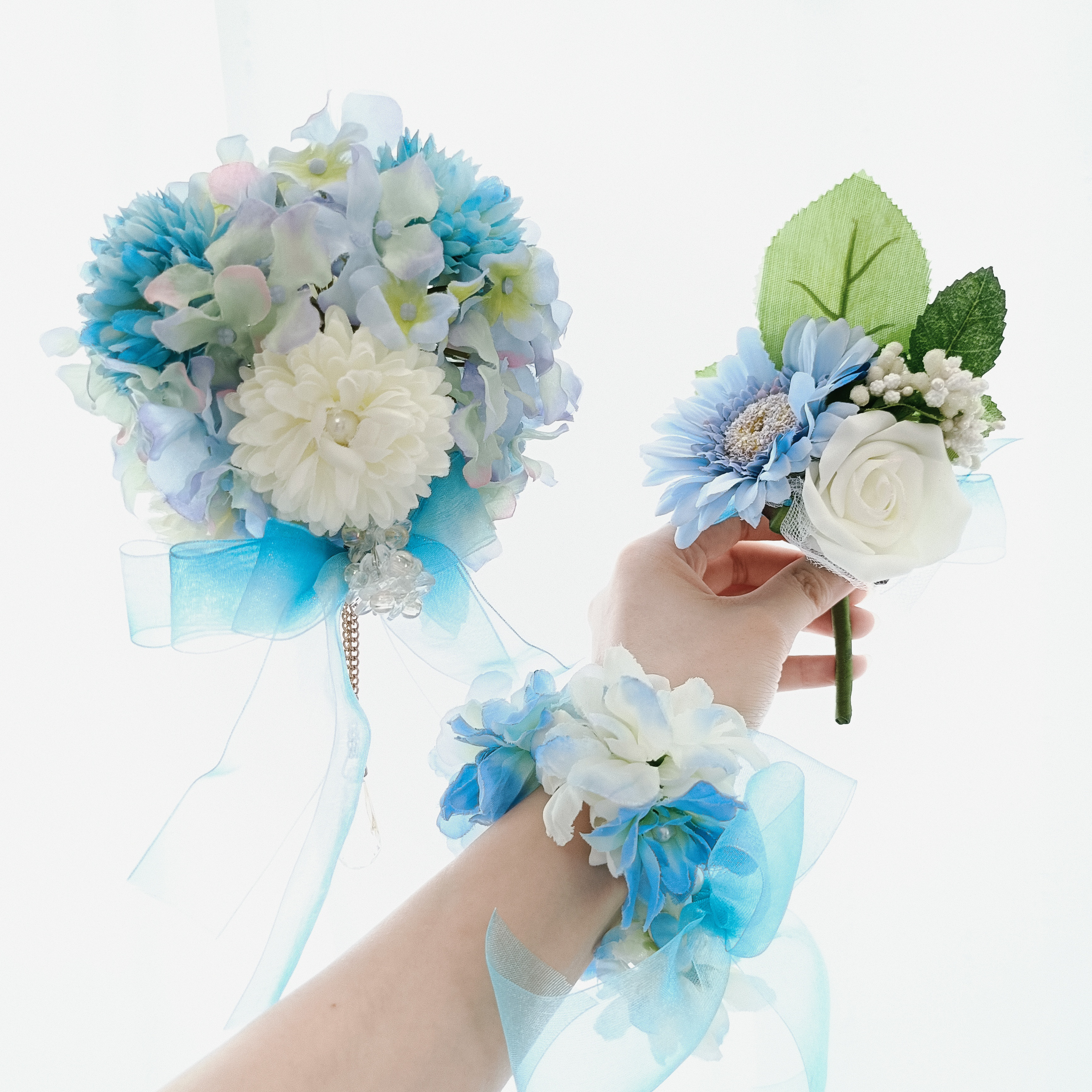 スカイエンジェルブルーのまんまる鞠ブーケ3点セット　 ～ブーケ・ブートニア・フラワーブレス～