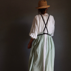 ふっくら厚さ2倍のとろみダブルガーゼとコットンリネンのリボンのギャザーたっぷりバイカラーエプロン／オパールグリーン 12枚目の画像