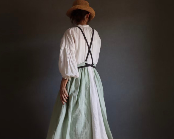 ふっくら厚さ2倍のとろみダブルガーゼとコットンリネンのリボンのギャザーたっぷりバイカラーエプロン／オパールグリーン 1枚目の画像