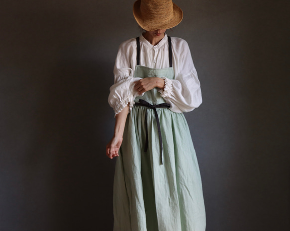 ふっくら厚さ2倍のとろみダブルガーゼとコットンリネンのリボンのギャザーたっぷりバイカラーエプロン／オパールグリーン 11枚目の画像