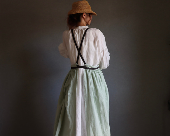 ふっくら厚さ2倍のとろみダブルガーゼとコットンリネンのリボンのギャザーたっぷりバイカラーエプロン／オパールグリーン 7枚目の画像