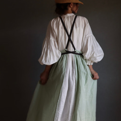 ふっくら厚さ2倍のとろみダブルガーゼとコットンリネンのリボンのギャザーたっぷりバイカラーエプロン／オパールグリーン 10枚目の画像