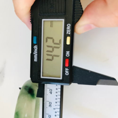 B310-079］ ジェイド ヒスイ 本翡翠 くりぬき バングル 天然石