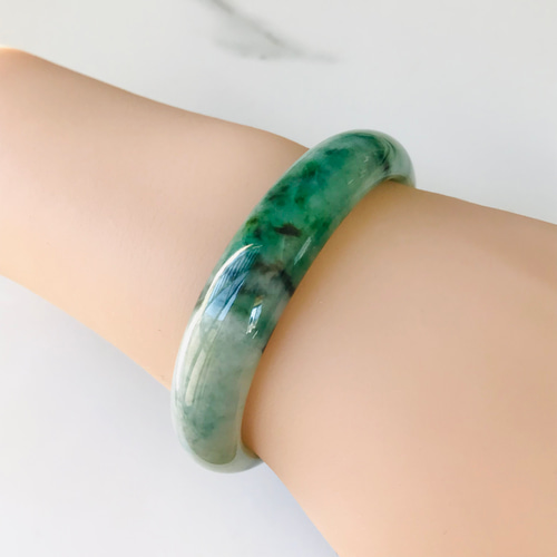 B310-079］ ジェイド ヒスイ 本翡翠 くりぬき バングル 天然石