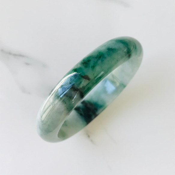 B310-079］ ジェイド ヒスイ 本翡翠 くりぬき バングル 天然石