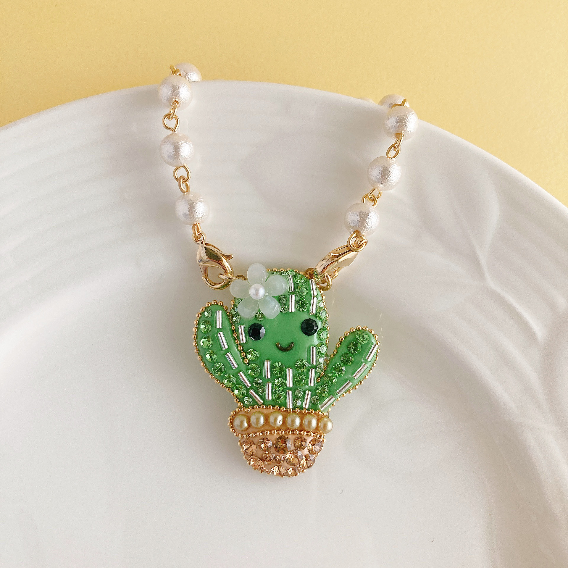 サボテンのブローチ　バッグチャーム　グルーデコ