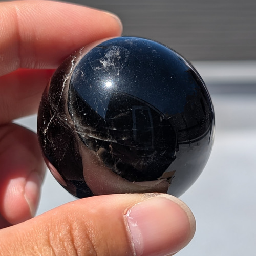 黒水晶 モリオン スフィア 山東省産 44ミリ 120g 黒光りする