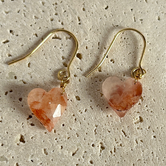ヒマラヤ産 マニカラン水晶 ハート ピアス / サージカルステンレス