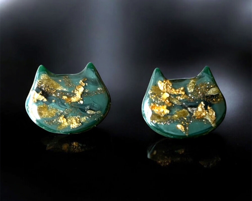 受注生産】くすみカーキの大理石調にゃんこピアス・イヤリング ピアス