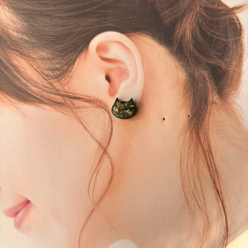 受注生産】くすみカーキの大理石調にゃんこピアス・イヤリング ピアス