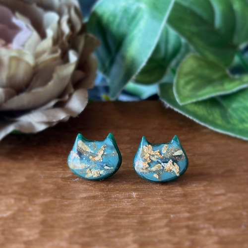 受注生産】くすみカーキの大理石調にゃんこピアス・イヤリング ピアス