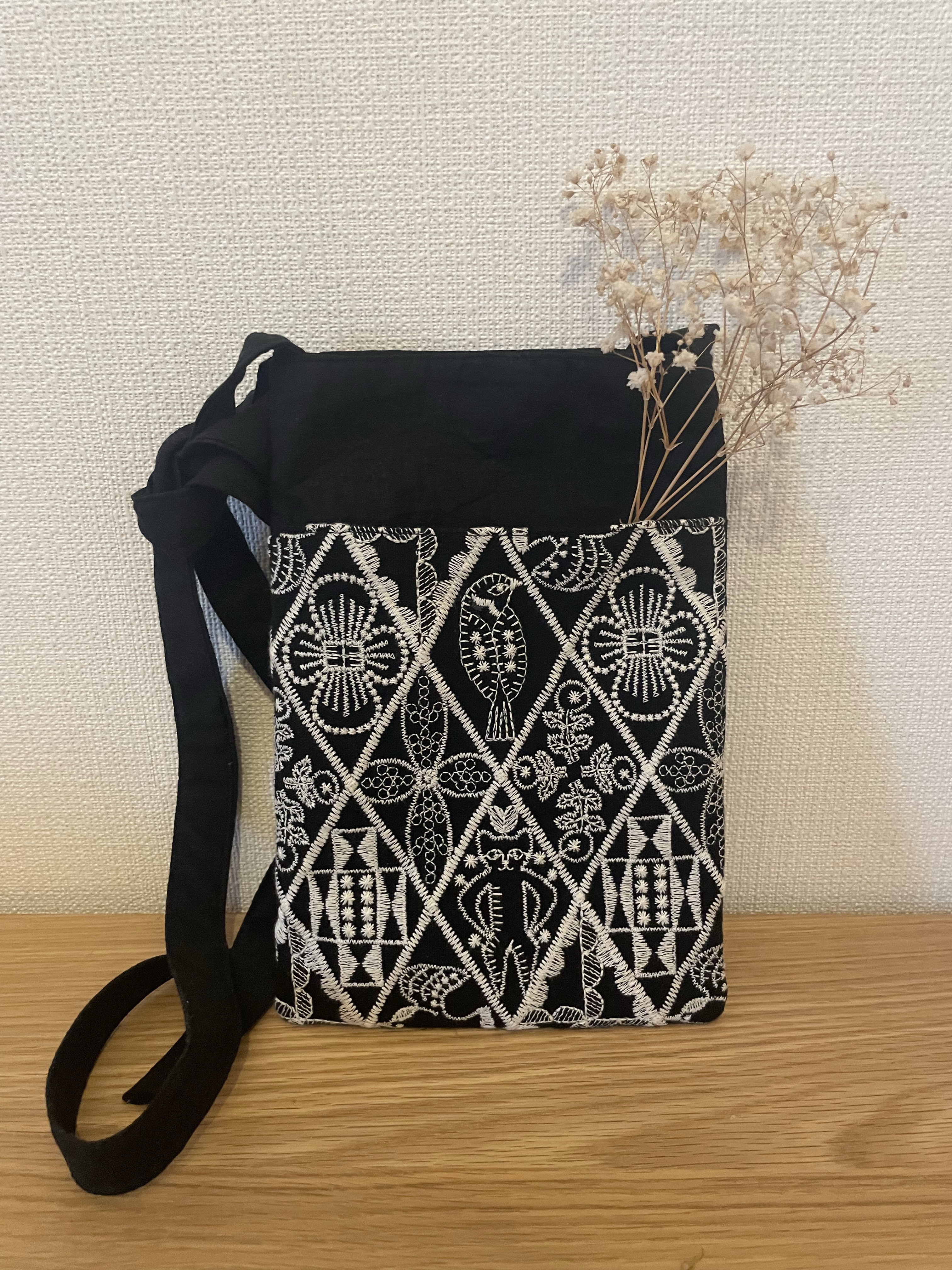 サコッシュ 4,675円