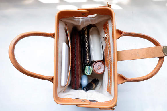 羊毛 x 皮革拼接雙扣包 | 復古經典 第15張的照片