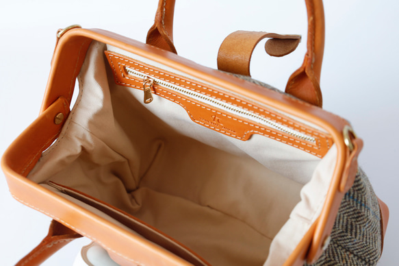 羊毛 x 皮革拼接雙扣包 | 復古經典 第14張的照片