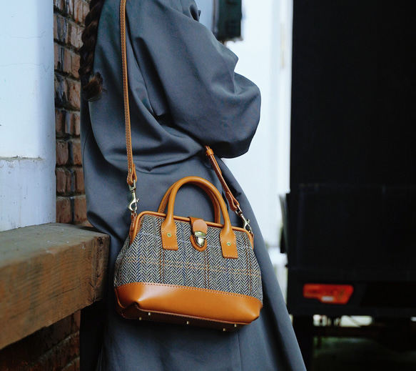 羊毛 x 皮革拼接雙扣包 | 復古經典 第16張的照片