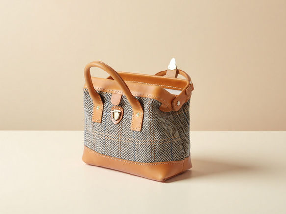 羊毛 x 皮革拼接雙扣包 | 復古經典 第11張的照片