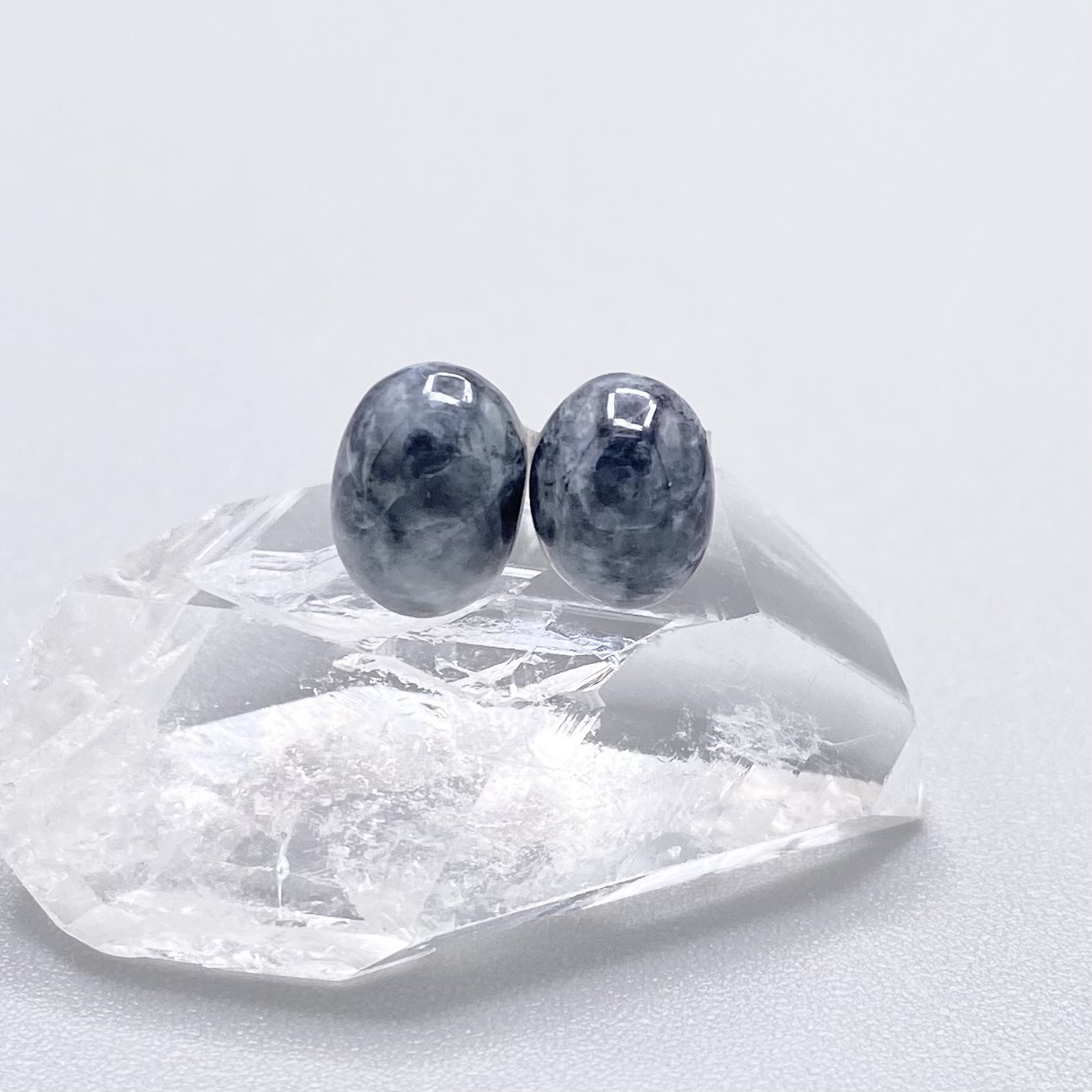 糸魚川黒翡翠のシルバーピアス☆原石から磨いた１点もの！