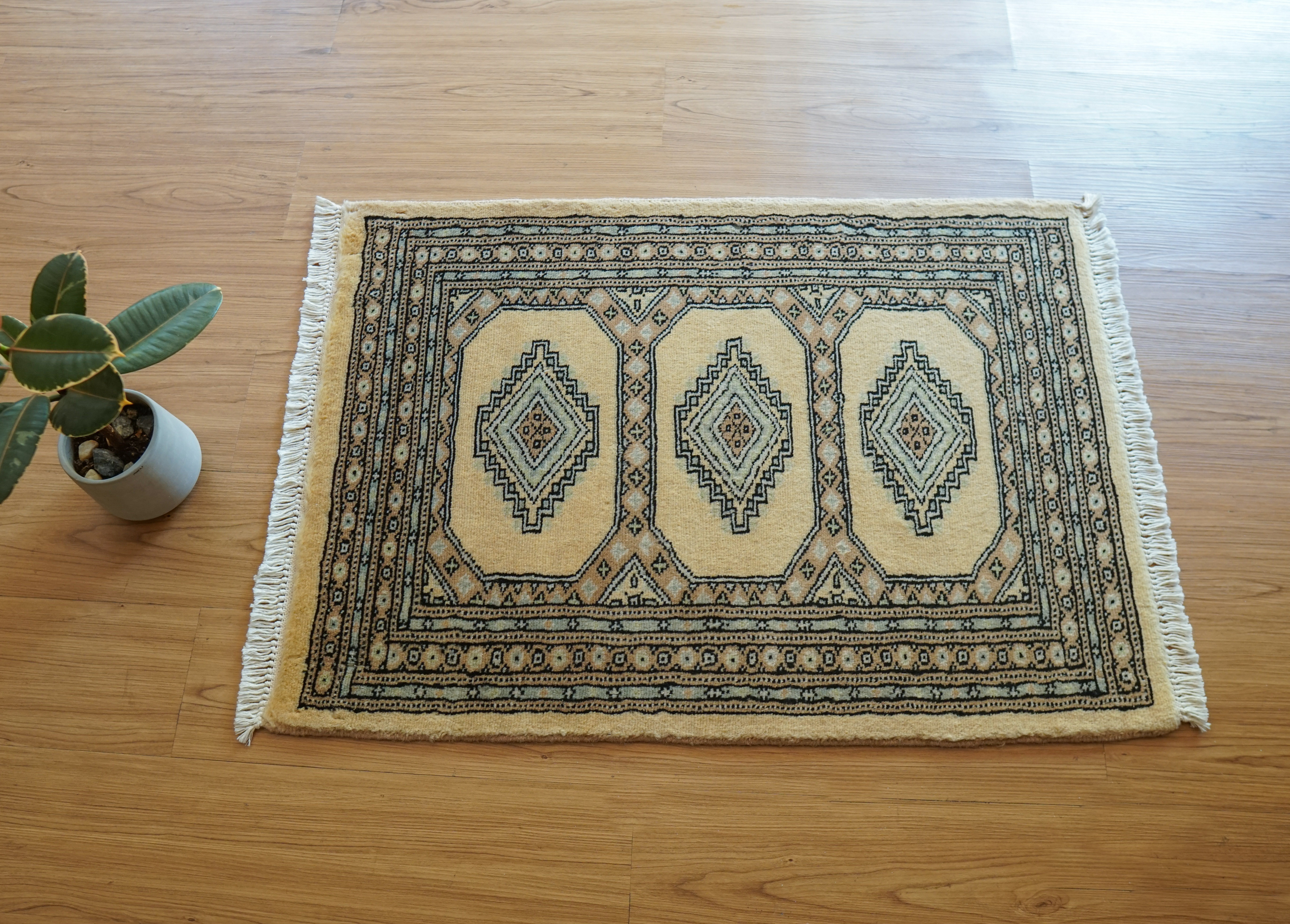 パキスタン手織り絨毯 87×62cm ジャールダールデザイン
