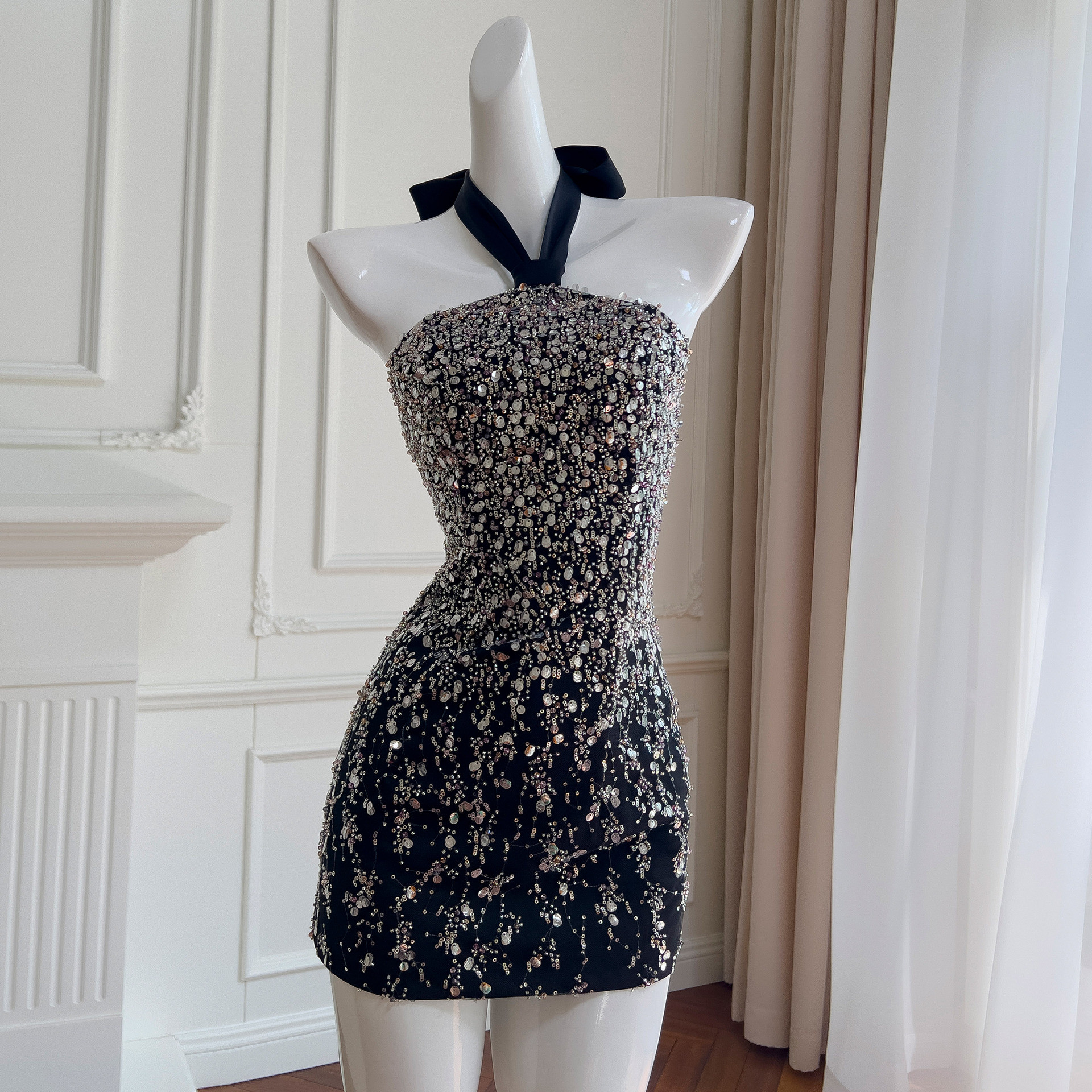 ホルタードレス ウェディングドレス パーティー ショート丈 黒 スパンコール 高級感 上品 韓国風 お呼ばれ 69379