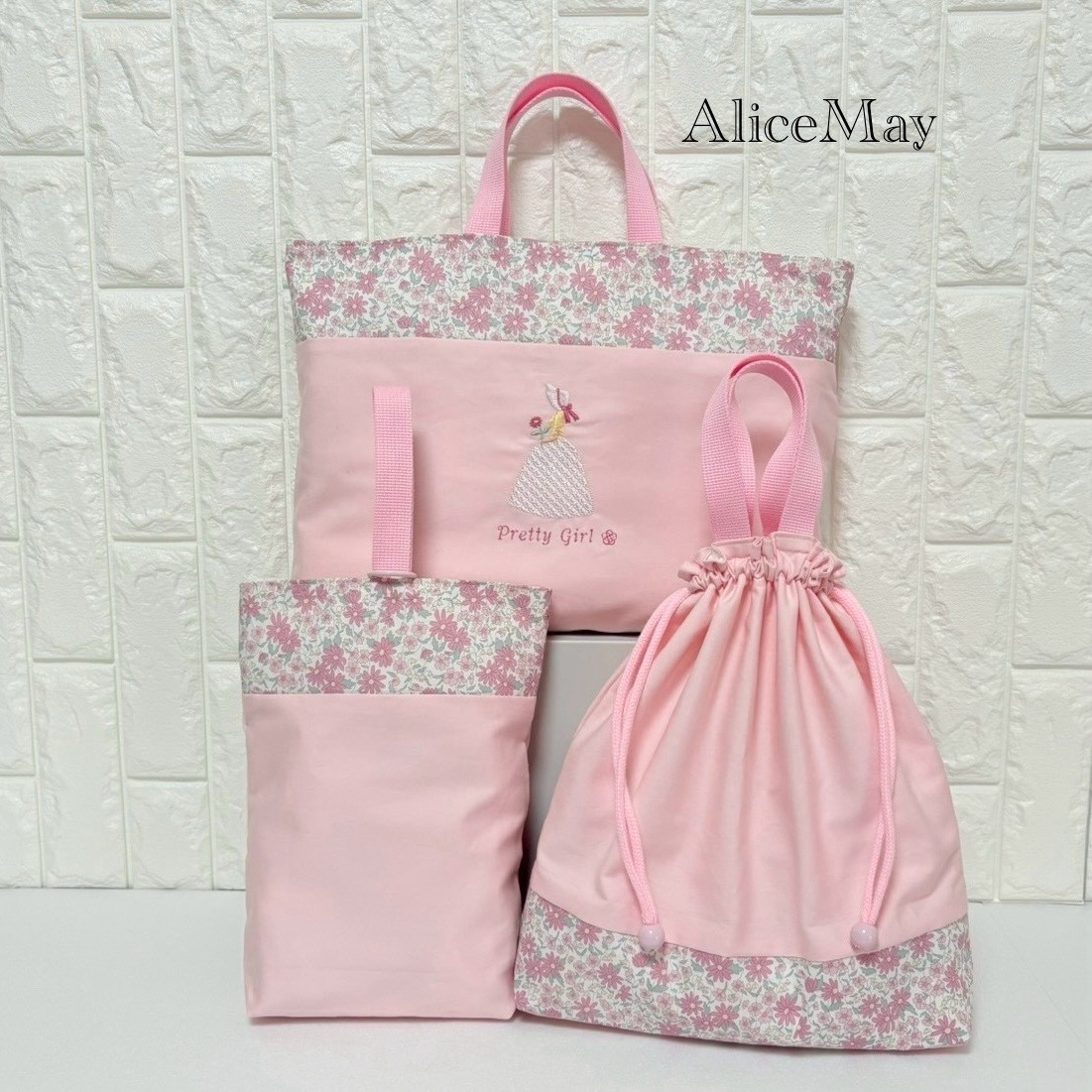 【即納】入園入学準備　入園グッズ　レッスンバッグ　サイズ変更可　上履き袋　お着替え袋　リバティ　ピンク　女の子　刺繡