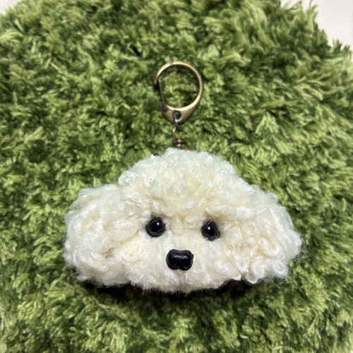 うるうるトイプードル 毛糸キーホルダー＊ホワイト 白色 ぬいぐるみ