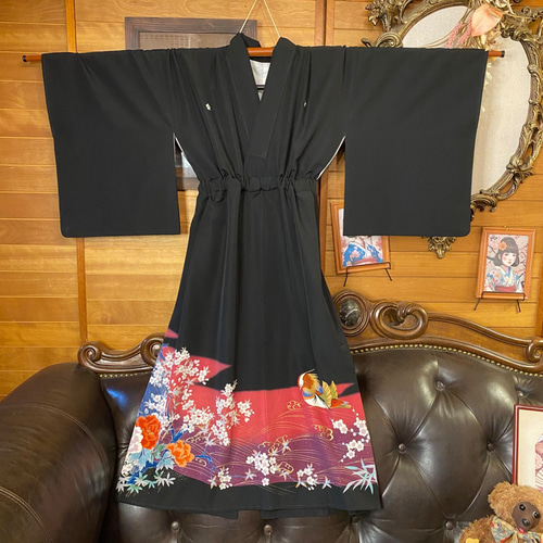 和洋折衷 黒留袖 着物 リメイク ワンピース ドレス 洗える 化繊 ハンドメイド レトロ 古着 紅〜葡萄色のぼかし×流水文、白梅や四季花が連なり TKW-67 和洋折衷 黒留袖 着物 リメイク ワンピース ドレス 洗える 化繊 紅