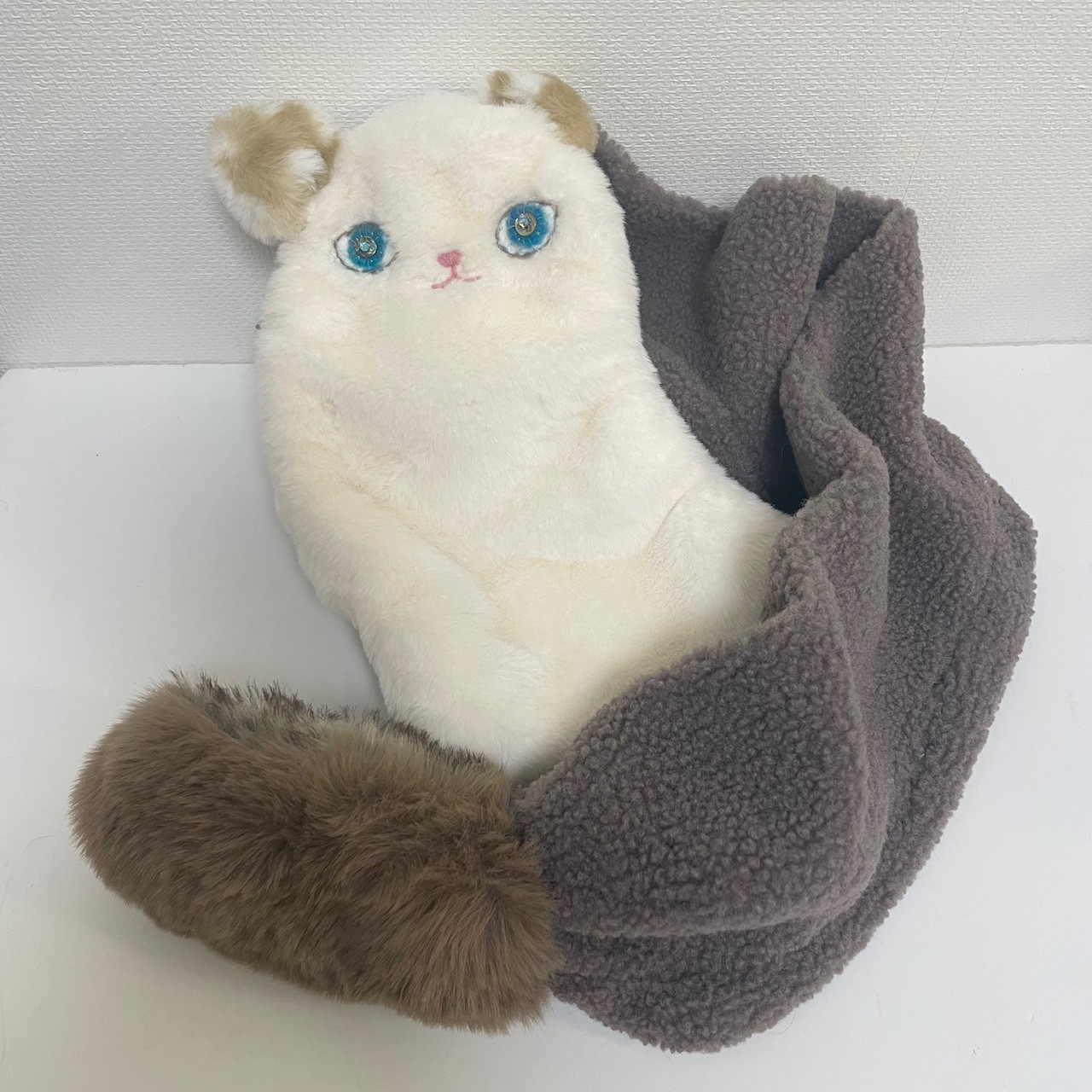 ふわふわしっぽのファーねこロングマフラー