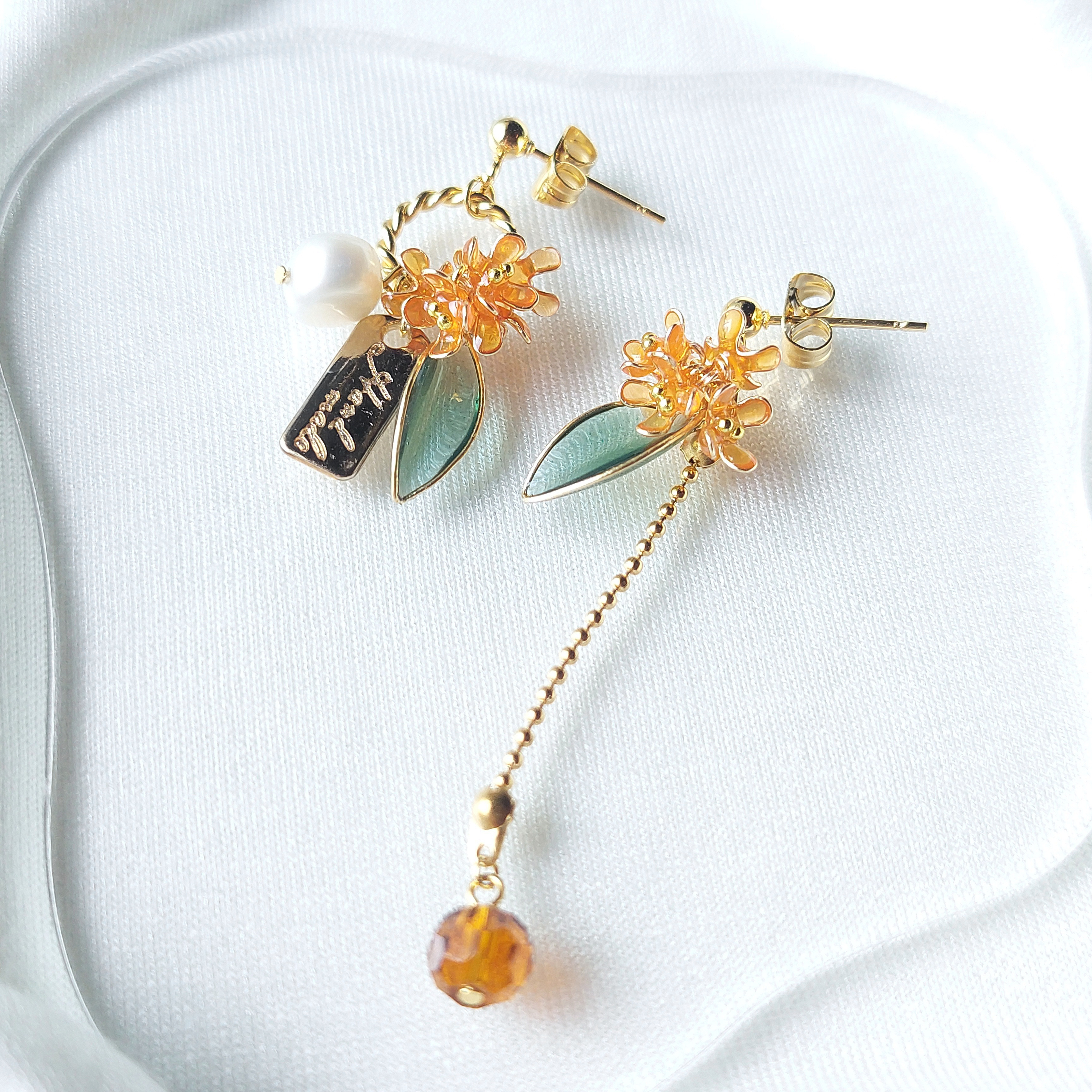 【Saikaー彩華 ・金木犀】 ピアス/イヤリング クリア アシンメトリー パール ギフト キンモクセイ 秋