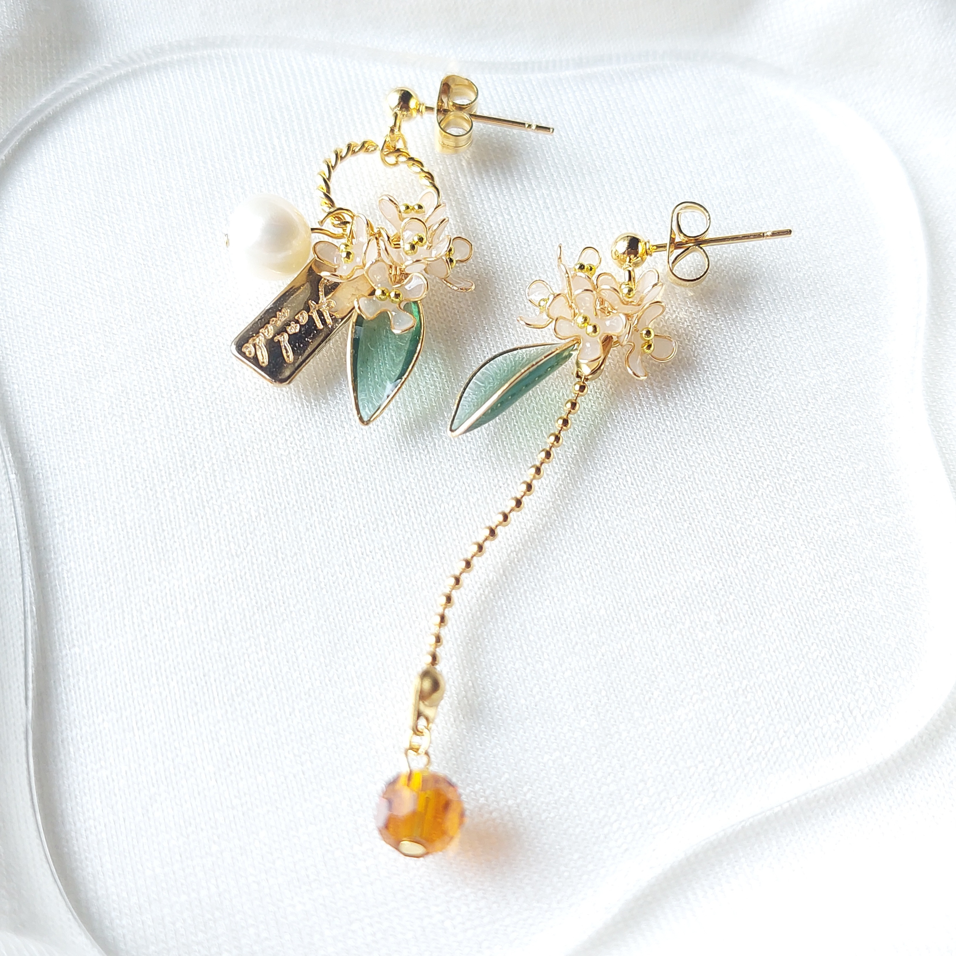 【Saikaー彩華 ・銀木犀】 ピアス/イヤリング クリア アシンメトリー パール ギフト ギンモクセイ 秋