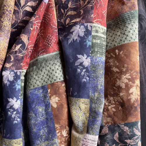 綿麻生地 アンティークパッチワーク風 花柄 幅145×50cm〜 生地 Yiori