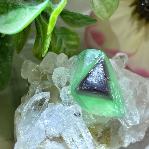 バイカラー✿*:・ レインボー フローライト 蛍石 ミニ原石 幾何学