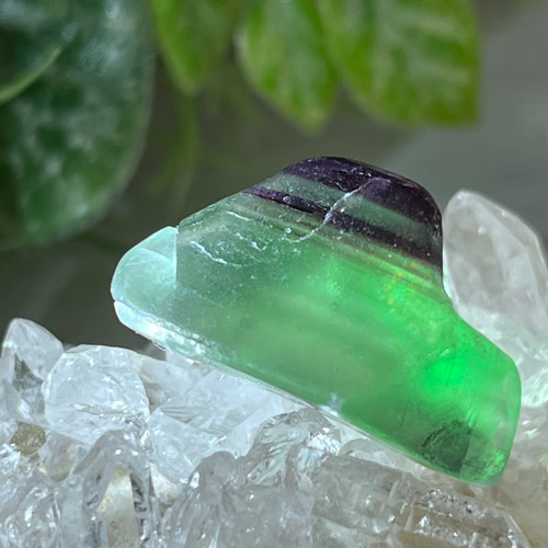 バイカラー✿*:・ レインボー フローライト 蛍石 ミニ原石 幾何学