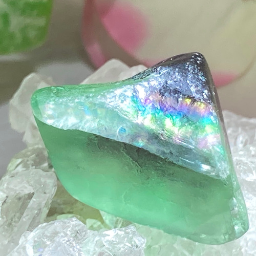 バイカラー✿*:・ レインボー フローライト 蛍石 ミニ原石 幾何学