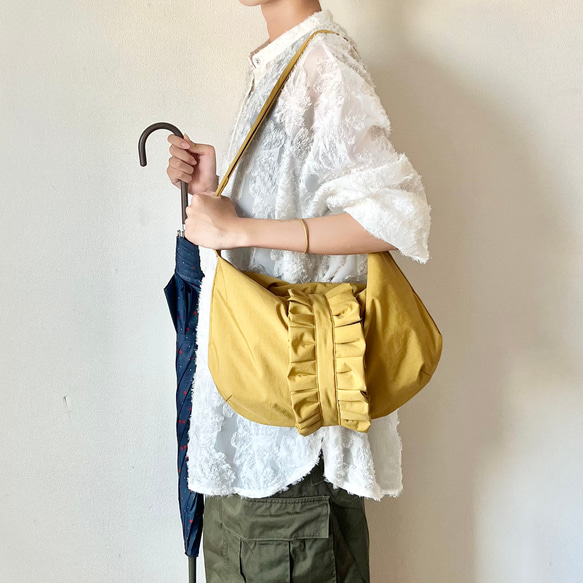 【受注生産】〈秋の新色〉旅行やフェスにも◎ 撥水加工・軽量 ・ダブルファスナーフリルショルダーバッグ ・M・マスタード 3枚目の画像