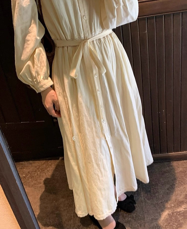 デコルテネック刺繍付き　長袖ロングワンピース　ウエストリボン　ポケット付き【春秋冬】アイボリー