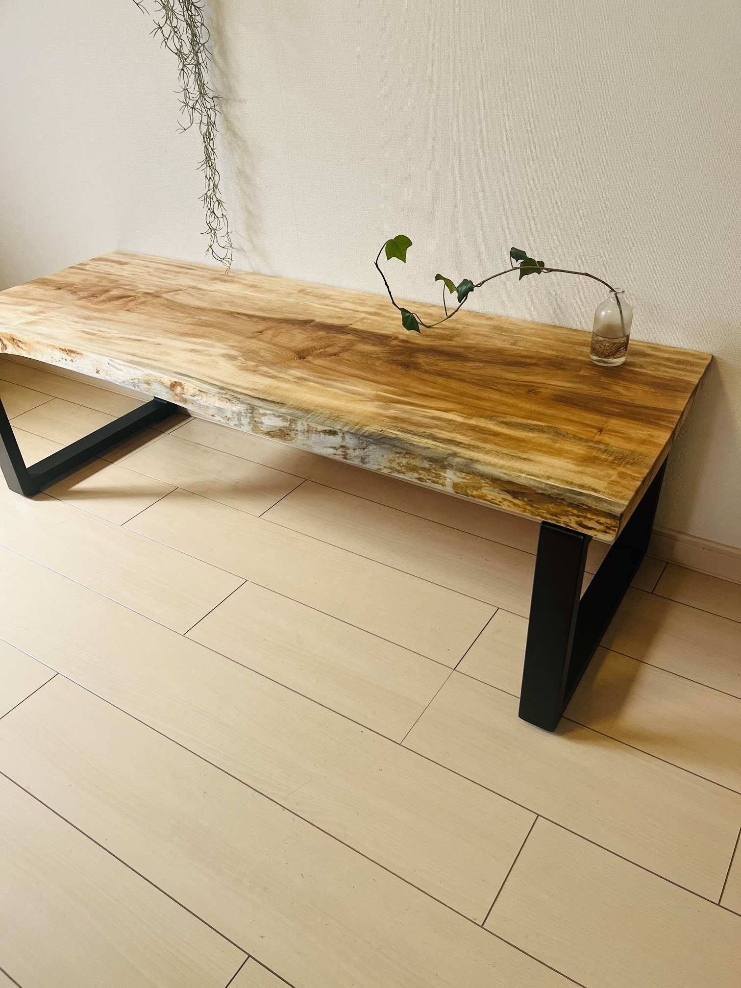 ローテーブル  一枚板テーブル　デスクテーブル　カウンターテーブル　栃の木 37,700円